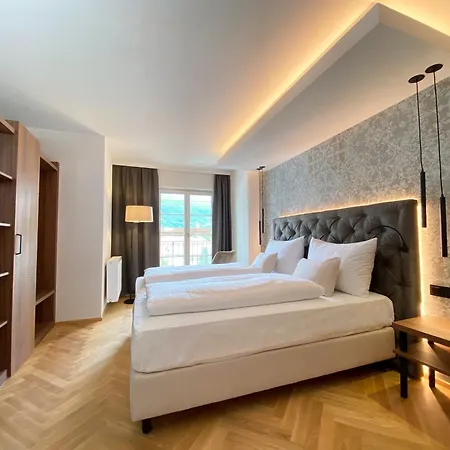 Schwarzer Adler Hotel 4*