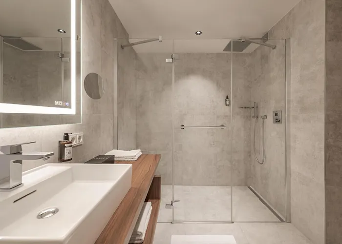 Hotel Schwarzer Adler 4*