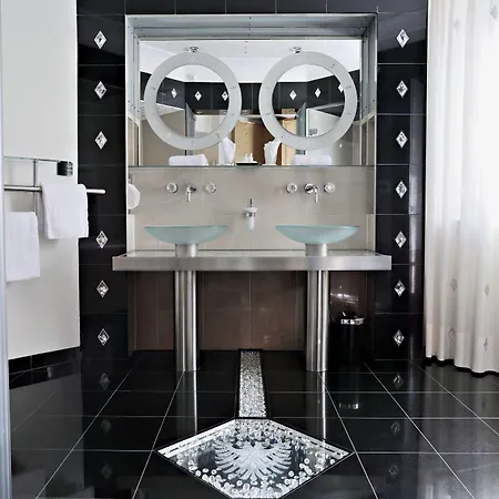 Ξενοδοχείο Schwarzer Adler 4*