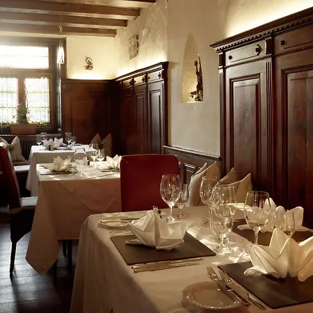 Schwarzer Adler Szálloda 4*