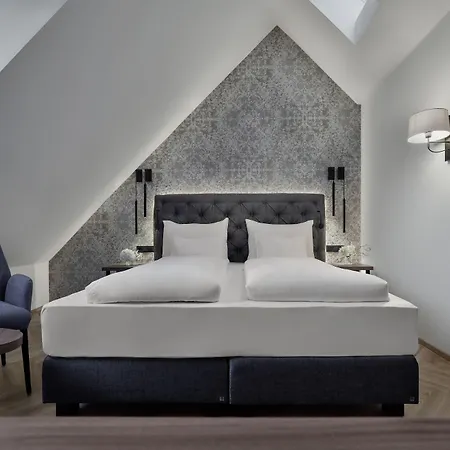 Schwarzer Adler Szálloda 4*