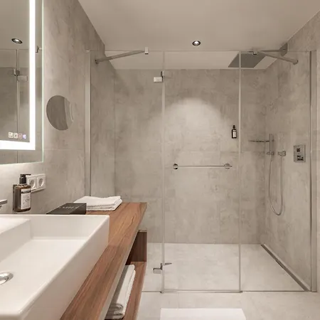 Hotel Schwarzer Adler 4*