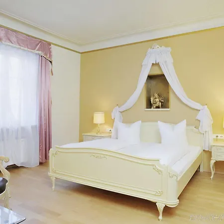 Schwarzer Adler Ξενοδοχείο 4*